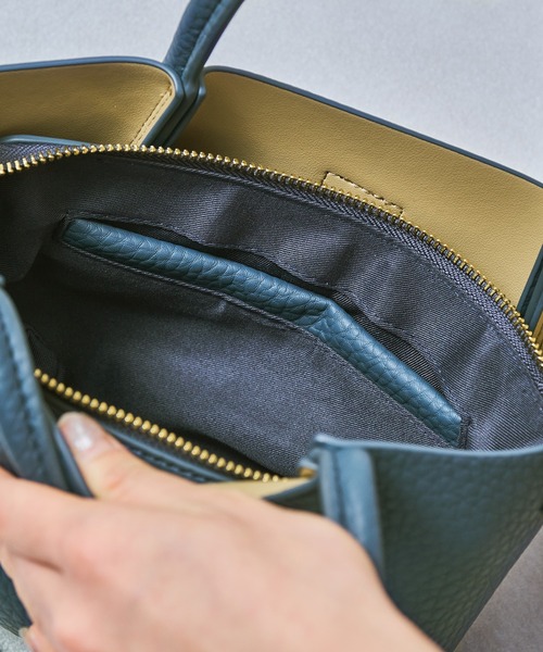 31 Sons de mode（トランテアン　ソン　ドゥ　モード）の「ギャザーハンドチェーン付きバッグ（ショルダーバッグ・レディース・ブラック/ベージュ/ブルー・ﾌﾘ-）」の13枚目の写真