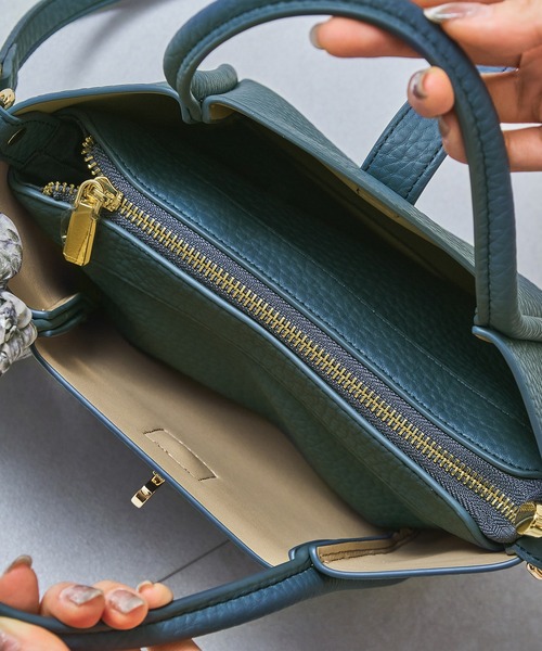 31 Sons de mode（トランテアン　ソン　ドゥ　モード）の「ギャザーハンドチェーン付きバッグ（ショルダーバッグ・レディース・ブラック/ベージュ/ブルー・ﾌﾘ-）」の14枚目の写真