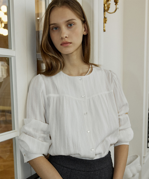 NONLOCAL(ノンローカル)の「Textured Shirring Blouse - White(シャツ/ブラウス・レディース・その他・FREE)」の1枚目の写真