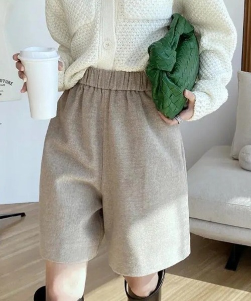 SallyLunn(サリーラン)の「ウールライクゆるハーフパンツ(その他パンツ・レディース・ブラック/ベージュ・MEDIUM/LARGE)」の1枚目の写真