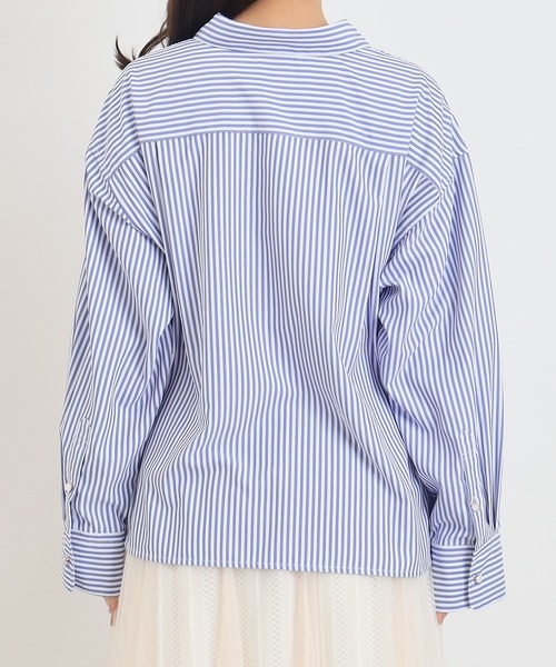 TRUDEA(トルディア)の「マルチファンクション ストライプシャツ(シャツ/ブラウス・レディース・ネイビー/ブルー・MEDIUM)」の14枚目の写真