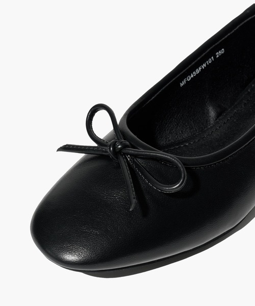 MARITHE + FRANCOIS GIRBAUD(マリテフランソワジルボー)の「W RIBBON FLAT SHOES(バレエシューズ・レディース・ブラック・25cm/24cm/23cm)」の22枚目の写真