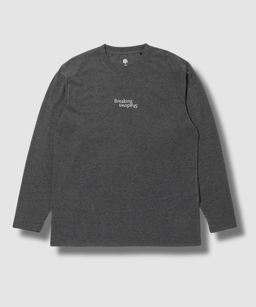 Mac-House(マックハウス)の「【T-GRAPHICS】チームロゴ ワンポイント刺繍 クルーネック長袖Tシャツ(Tシャツ/カットソー・メンズ・チャコールグレー/ブルーグレー/ブラック/ホワイト/杢グレー・S/XL/L/M)」の3枚目の写真