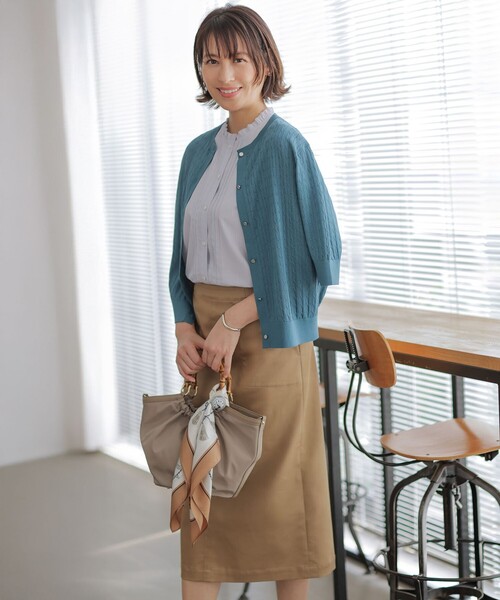 J.PRESS（ジェイプレス）の「【WEB限定カラーあり】TCシャンブレーサテンST ナロー スカート（スカート・レディース・ブルー系/黄土色系/ダルブルー系/ベージュ系・T17/T15/T13）」の5枚目の写真