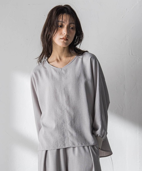 MAYSON GREY（メイソングレイ）の「【一瞬で楽とキレイを叶える】タンブラーオックスギャザー袖ブラウス≪手洗い可能≫（シャツ/ブラウス・レディース・ライトグレー/ネイビー/ピンク・M）」の2枚目の写真