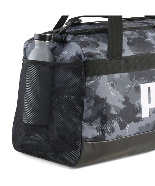 PUMA(プーマ)の「PUMA プーマ ユニセックス プーマ チャレンジャー AOP ミディアム プロ バッ(ボストンバッグ・メンズ・ブラック系その他5・フリー)」の4枚目の写真