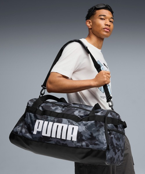 PUMA(プーマ)の「PUMA プーマ ユニセックス プーマ チャレンジャー AOP ミディアム プロ バッ(ボストンバッグ・メンズ・ブラック系その他5・フリー)」の1枚目の写真