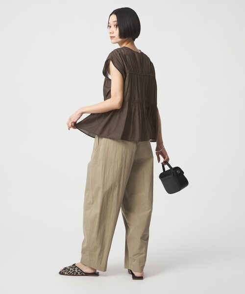 green label relaxing(グリーンレーベルリラクシング)の「ボリューム 2WAY リボン ノースリーブ ブラウス(シャツ/ブラウス・レディース・ダークブラウン/ホワイト/ライトブルー/ブラック・FREE)」の10枚目の写真