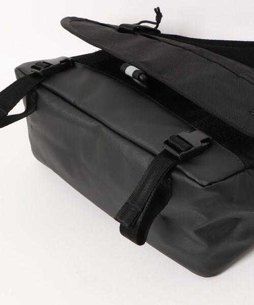 NEW ERA(ニューエラ)の「【NEW ERA/ニューエラ】フィールド ショルダーバッグ 9L ブラック リフレクトシルバー | アウトドア(ショルダーバッグ・メンズ・ブラック・FREE)」の3枚目の写真
