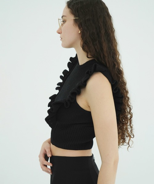 CLANE(クラネ)の「FRILL SLEEVE KNIT TOPS(ニット/セーター・レディース・アイボリー/レッド/ブラック・2/1)」の4枚目の写真