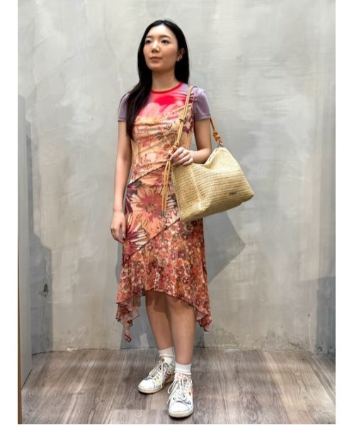 Desigual(デシグアル)の「フラワープリントハンカチヘムキャミドレス(ワンピース・レディース・マルチ・L/M/S/XL/XS)」の3枚目の写真
