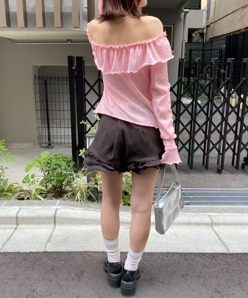 mebole(メボレ)の「オフショルフリルスリムトップス(Tシャツ/カットソー・レディース・ピンク/ブラック/ホワイト・FREE)」の4枚目の写真
