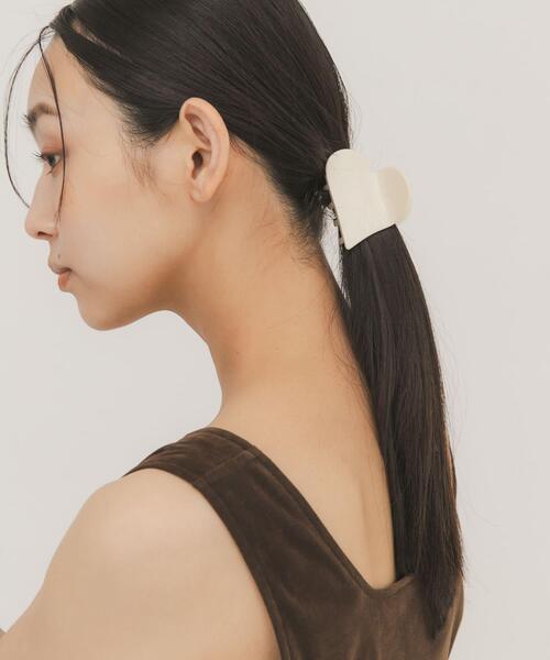 KBF（ケイビーエフ）の「ハートバンスクリップ（バレッタ/ヘアクリップ・レディース・アイボリー/ブラック・ONE）」の4枚目の写真