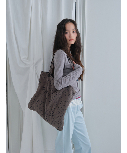 MUWM(ムウム)の「フリップスリーブリバーシブルショルダーバッグ (チャコール)(ショルダーバッグ・レディース・チャコール・FREE)」の8枚目の写真
