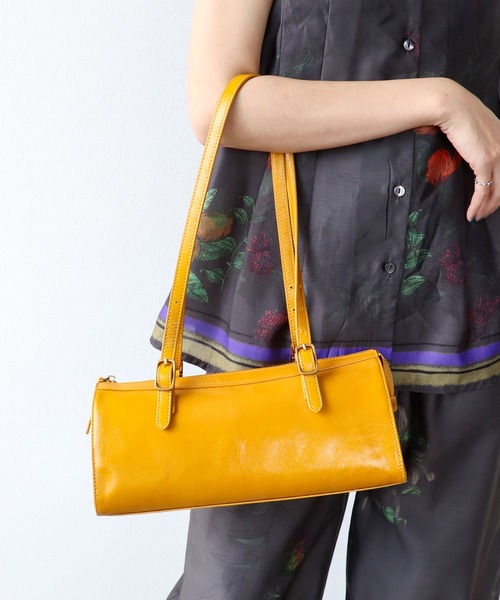 Three Four Time（ｽﾘｰﾌｫｰﾀｲﾑ）の「牛革横長ベルトショルダー（ショルダーバッグ・レディース・マスタード/ブルー・FREE）」の2枚目の写真