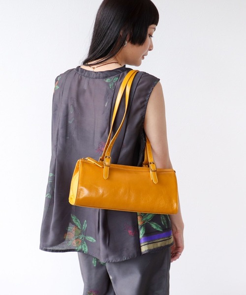 Three Four Time（ｽﾘｰﾌｫｰﾀｲﾑ）の「牛革横長ベルトショルダー（ショルダーバッグ・レディース・マスタード/ブルー・FREE）」の13枚目の写真