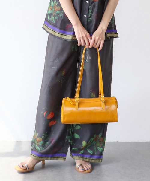 Three Four Time（ｽﾘｰﾌｫｰﾀｲﾑ）の「牛革横長ベルトショルダー（ショルダーバッグ・レディース・マスタード/ブルー・FREE）」の14枚目の写真