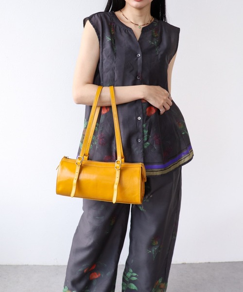 Three Four Time（ｽﾘｰﾌｫｰﾀｲﾑ）の「牛革横長ベルトショルダー（ショルダーバッグ・レディース・マスタード/ブルー・FREE）」の16枚目の写真