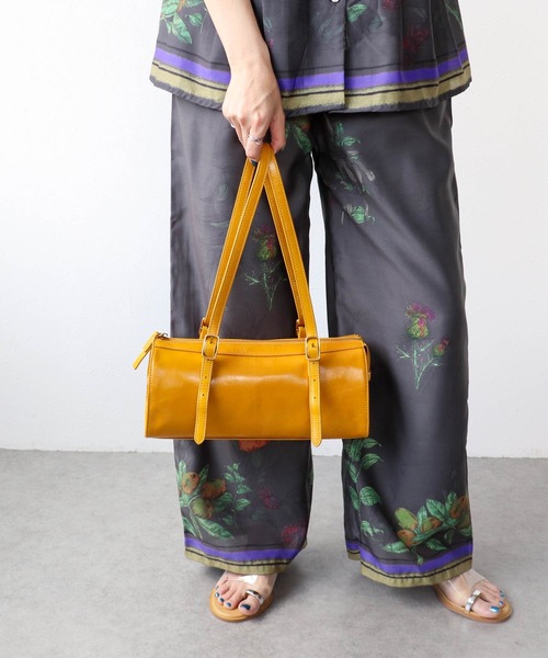 Three Four Time（ｽﾘｰﾌｫｰﾀｲﾑ）の「牛革横長ベルトショルダー（ショルダーバッグ・レディース・マスタード/ブルー・FREE）」の17枚目の写真