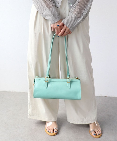 Three Four Time（ｽﾘｰﾌｫｰﾀｲﾑ）の「牛革横長ベルトショルダー（ショルダーバッグ・レディース・マスタード/ブルー・FREE）」の10枚目の写真