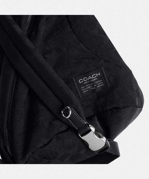 COACH（コーチ）の「ラクラン スリング・シグネチャー ナイロン（ボディバッグ/ウエストポーチ・メンズ・ブラック系その他・ONE）」の4枚目の写真