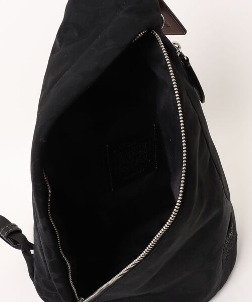 COACH（コーチ）の「ラクラン スリング・シグネチャー ナイロン（ボディバッグ/ウエストポーチ・メンズ・ブラック系その他・ONE）」の3枚目の写真