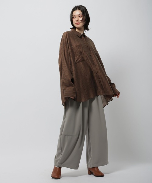 niko and...(ニコアンド)の「ドルマンシアーワイドシャツ(シャツ/ブラウス・レディース・ライトブルー/ピンク/ブラウン/チャコール/オフホワイト・LARGE/MEDIUM)」の16枚目の写真