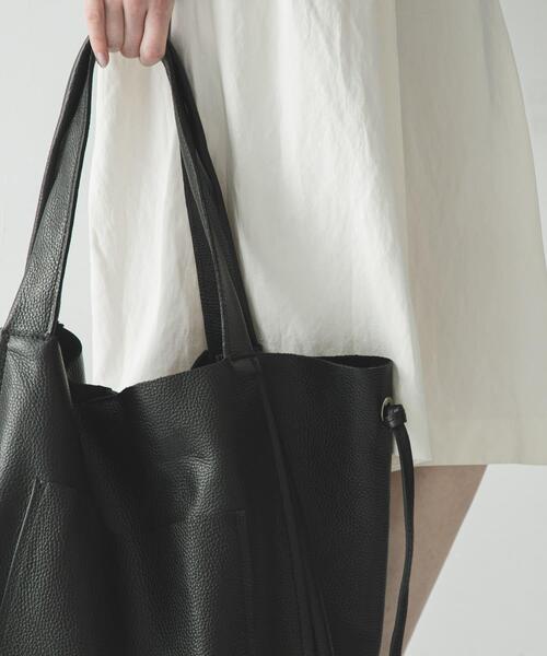 URBAN RESEARCH(アーバンリサーチ)の「ソフトレザービッグトートバッグ(トートバッグ・レディース・モカ/ブラック・-)」の3枚目の写真