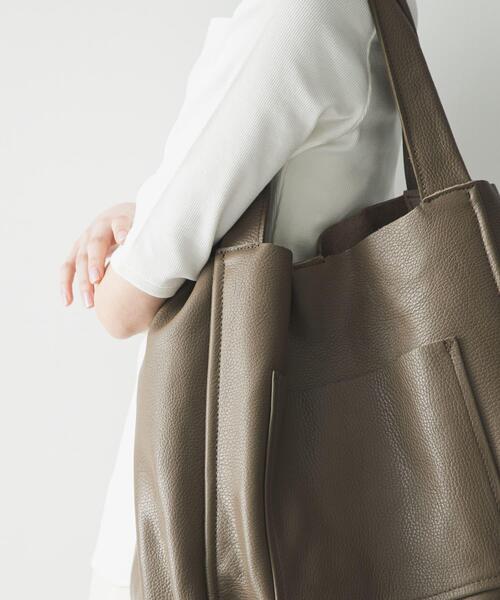 URBAN RESEARCH(アーバンリサーチ)の「ソフトレザービッグトートバッグ(トートバッグ・レディース・モカ/ブラック・-)」の12枚目の写真