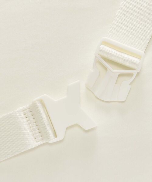 NIKE（ナイキ）の「ナイキ オーラ クロスボディバッグ (5L) / Nike Aura Crossbody Bag (5L) HF7038-133 Sail（ボディバッグ/ウエストポーチ・メンズ・クリーム・ONE SIZE）」の3枚目の写真