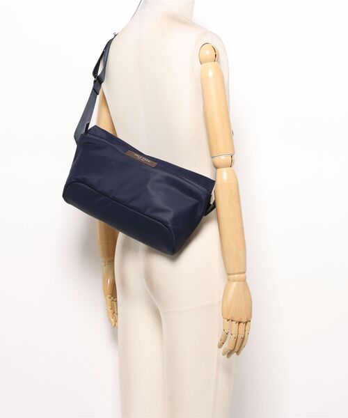 COLE HAAN（コールハーン）の「カールソン イーストウエスト スリング mens（ボディバッグ/ウエストポーチ・メンズ・ネイビー・OSFA）」の8枚目の写真