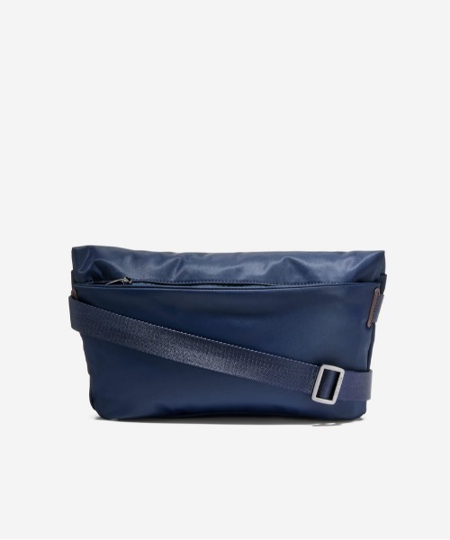 COLE HAAN（コールハーン）の「カールソン イーストウエスト スリング mens（ボディバッグ/ウエストポーチ・メンズ・ネイビー・OSFA）」の2枚目の写真