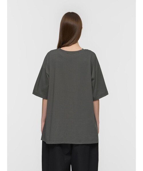 mizuiroind(ミズイロインド)の「mizuiro ind サイドスリットワイドチュニックTシャツ(Tシャツ/カットソー・レディース・ブラック/チャコールグレー/ネイビー/ベージュ/オフホワイト/ブルー・FREE)」の16枚目の写真
