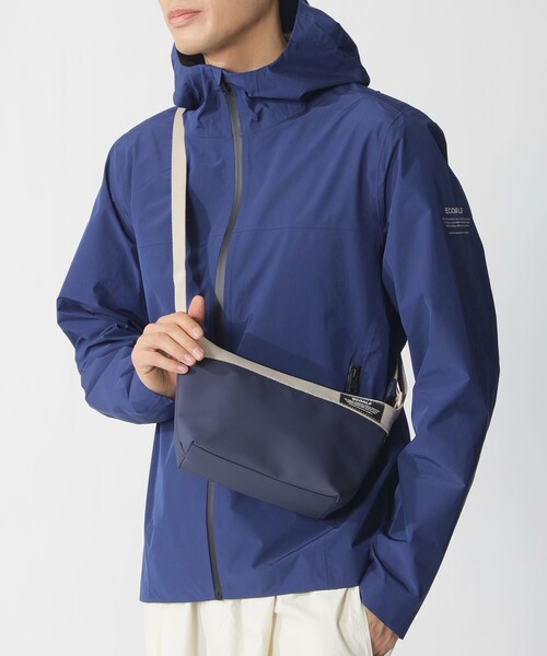 ECOALF(エコアルフ)の「ARENY ショルダーバッグ / ARENY CROSSBODY UNISEX(ショルダーバッグ・レディース・ホワイト系その他/グリーン系その他4/ネイビー・FREE)」の5枚目の写真