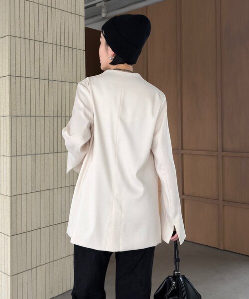 CAPRICIEUX LE'MAGE(カプリシューレマージュ)の「【tani企画】深Vネックジャケットプルオーバー(その他アウター・レディース・ホワイト系その他/ブラック/ベージュ・FREE)」の4枚目の写真
