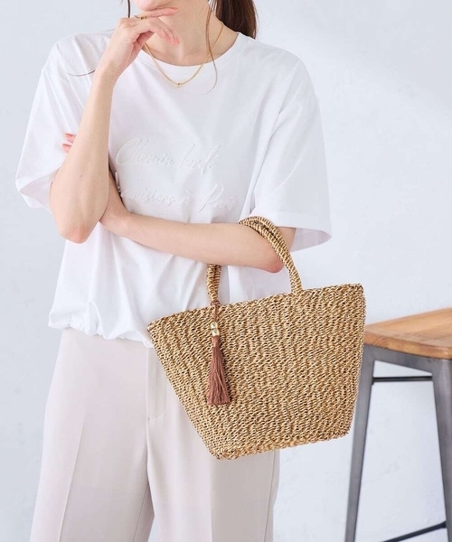 a.v.v(アーヴェヴェ)の「ラメカゴバッグ(かごバッグ・レディース・シルバー/ブラウン/サンドベージュ・38)」の4枚目の写真