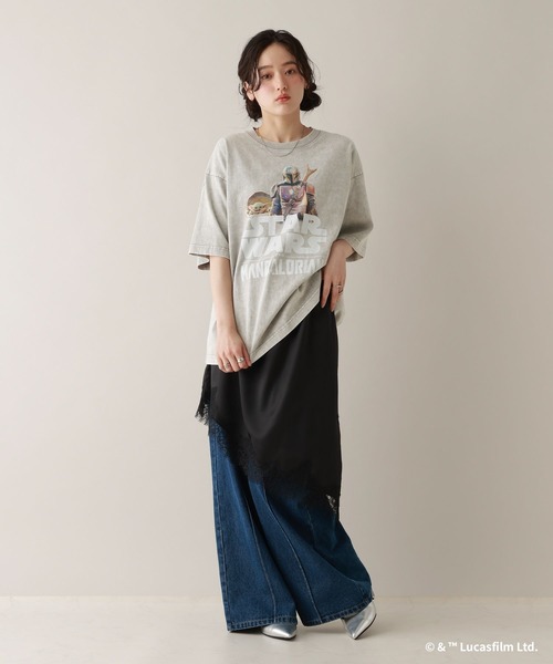STAR WARS（スターウォーズ）の「【STAR WARS/スター・ウォーズ】ピグメント加工プリントTシャツ（Tシャツ/カットソー・レディース・ホワイト系その他/ブラック系その他/レッド系その他・LARGE/MEDIUM）」の4枚目の写真