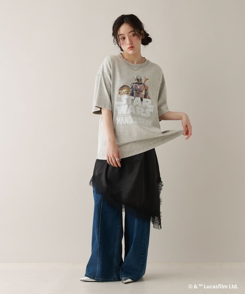 STAR WARS（スターウォーズ）の「【STAR WARS/スター・ウォーズ】ピグメント加工プリントTシャツ（Tシャツ/カットソー・レディース・ホワイト系その他/ブラック系その他/レッド系その他・LARGE/MEDIUM）」の5枚目の写真