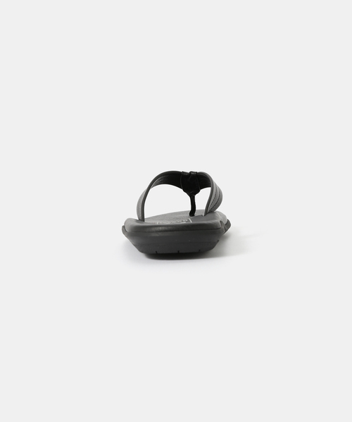 Spick & Span(スピックアンドスパン)の「ISLAND SLIPPER / アイランド スリッパ レザートングサンダル(サンダル・レディース・ブラック・23cm/24cm/25cm)」の3枚目の写真