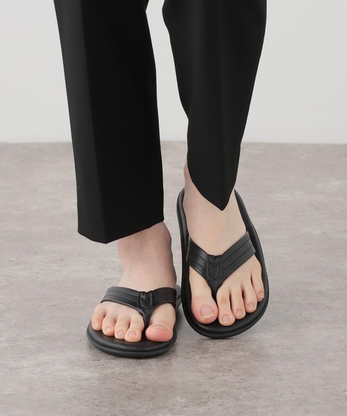 Spick & Span(スピックアンドスパン)の「ISLAND SLIPPER / アイランド スリッパ レザートングサンダル(サンダル・レディース・ブラック・23cm/24cm/25cm)」の9枚目の写真