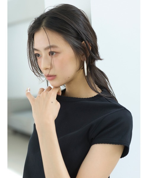 Mila Owen(ミラオーウェン)の「【接触冷感】スカラップデザインコンパクトTシャツ(Tシャツ/カットソー・レディース・ホワイト/ブラック/ピンク/ブラウン・F)」の5枚目の写真
