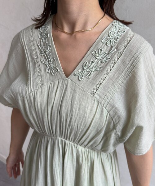 Thevon（ゼボン）の「テープ刺繍ピンタックレースワンピース（ワンピース・レディース・グリーン/ブラック/アイボリー・FREE）」の20枚目の写真