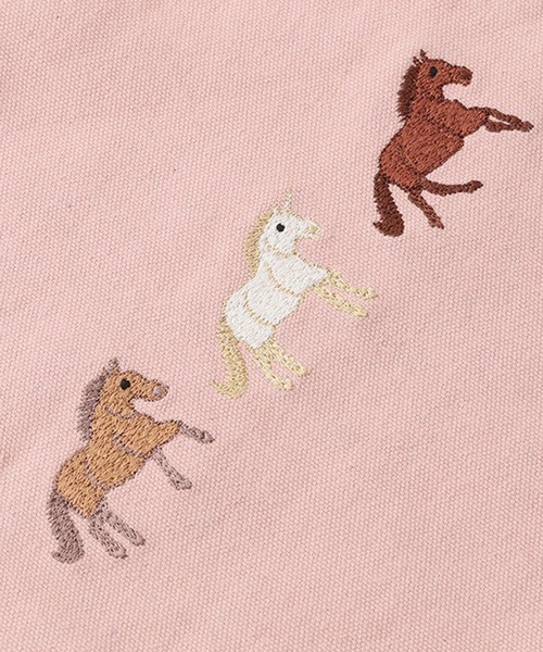 artipur COTTAGE(アルティプールコテージ)の「TKK : ウマ刺繍巾着バッグ(トートバッグ・レディース・ナチュラル/ピンク/ブラック・FREE)」の7枚目の写真