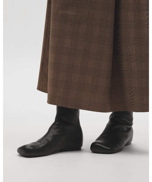 TODAYFUL(トゥデイフル)の「Square Leather Flat Boots(ブーツ・レディース・ブラック・38inch/37inch/36inch)」の9枚目の写真