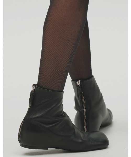 TODAYFUL(トゥデイフル)の「Square Leather Flat Boots(ブーツ・レディース・ブラック・38inch/37inch/36inch)」の11枚目の写真