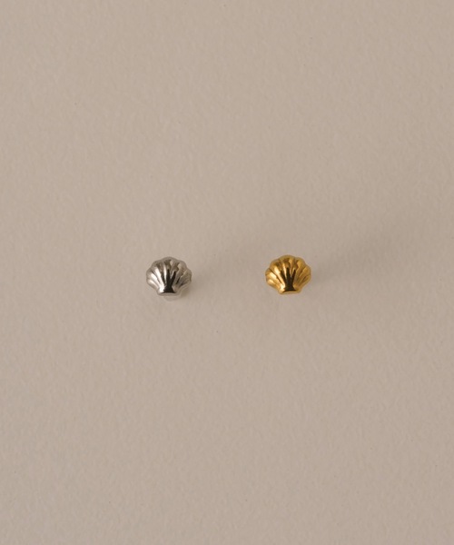 muku(ムク)の「PIERCE/MNI SHELL(ピアス(両耳用)・レディース・シルバー/ゴールド・FREE)」の2枚目の写真