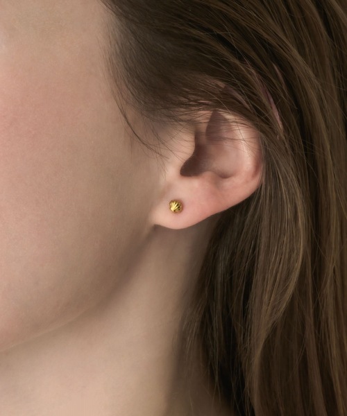 muku(ムク)の「PIERCE/MNI SHELL(ピアス(両耳用)・レディース・シルバー/ゴールド・FREE)」の7枚目の写真