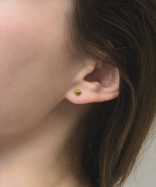 muku(ムク)の「PIERCE/MNI SHELL(ピアス(両耳用)・レディース・シルバー/ゴールド・FREE)」の9枚目の写真