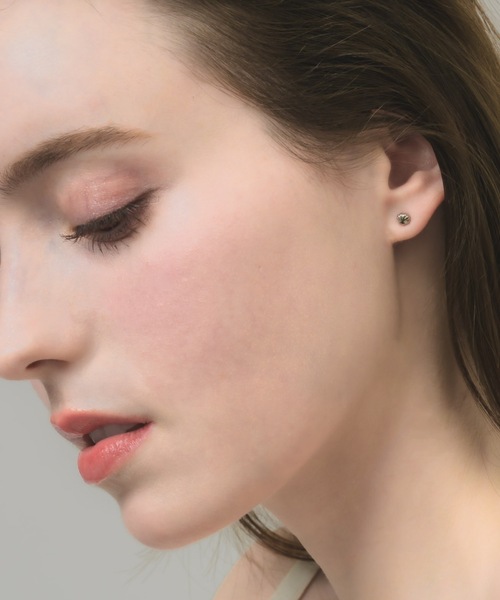 muku(ムク)の「PIERCE/MNI SHELL(ピアス(両耳用)・レディース・シルバー/ゴールド・FREE)」の6枚目の写真