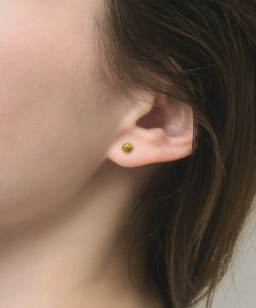 muku(ムク)の「PIERCE/MNI SHELL(ピアス(両耳用)・レディース・シルバー/ゴールド・FREE)」の8枚目の写真